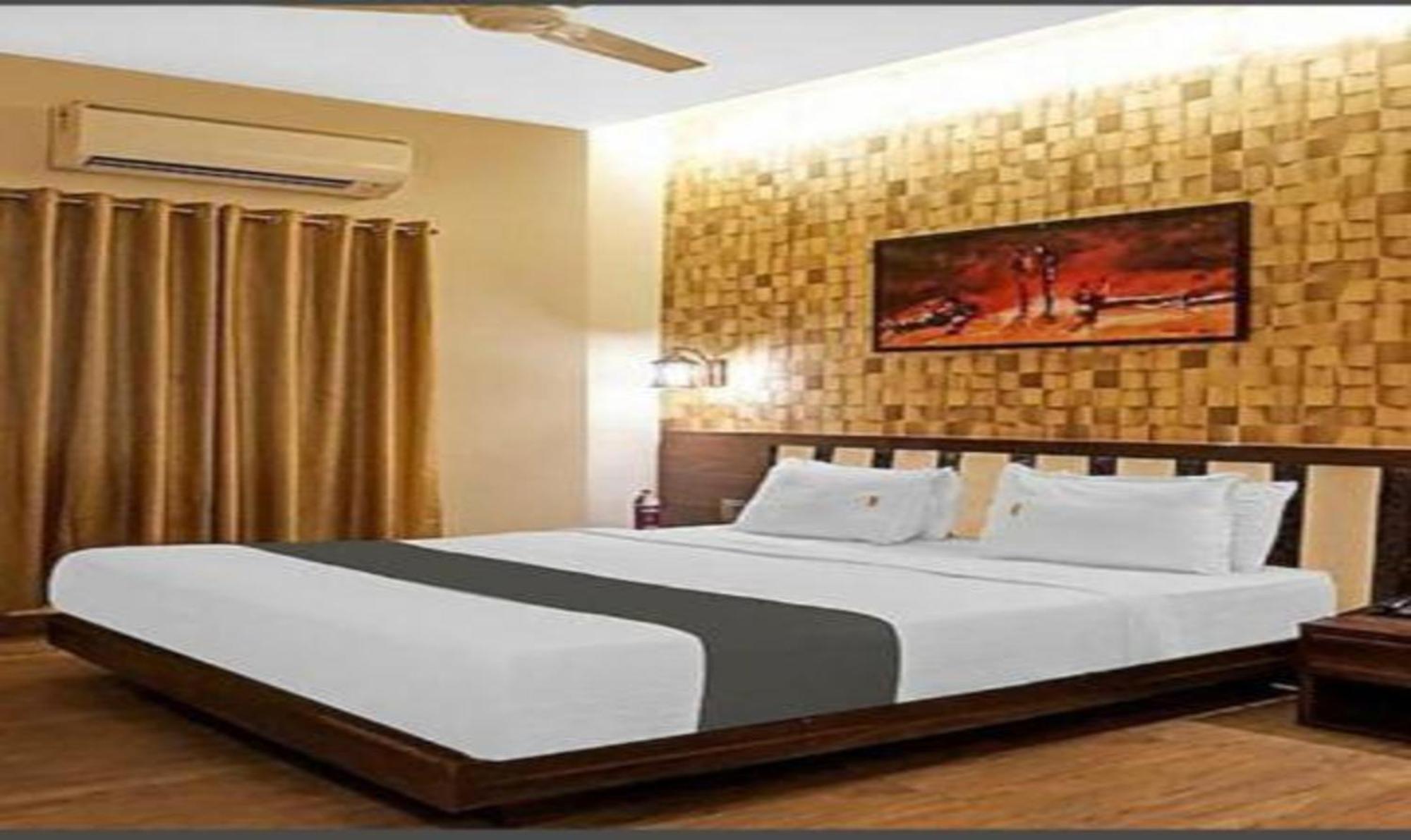 فندق كابيتال أو 38128 أومكار Yerandwane المظهر الخارجي الصورة